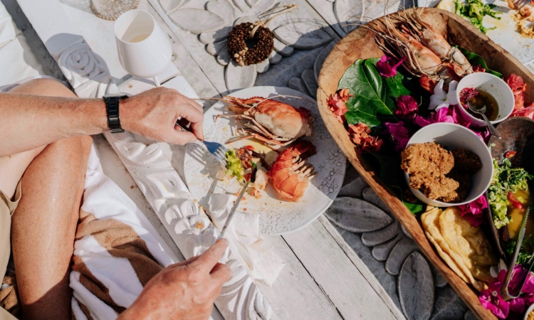 8-Day Rwanda Gorillas, Chimpanzees & Zanzibar Beach Tour